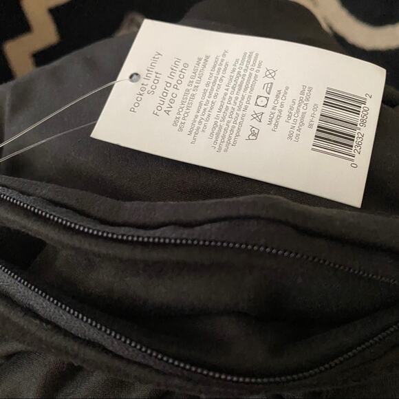 Beyond Yoga Hidden zipper Pocket for cellphone Infinity Scarf black NWTs - Picture 9 of 11